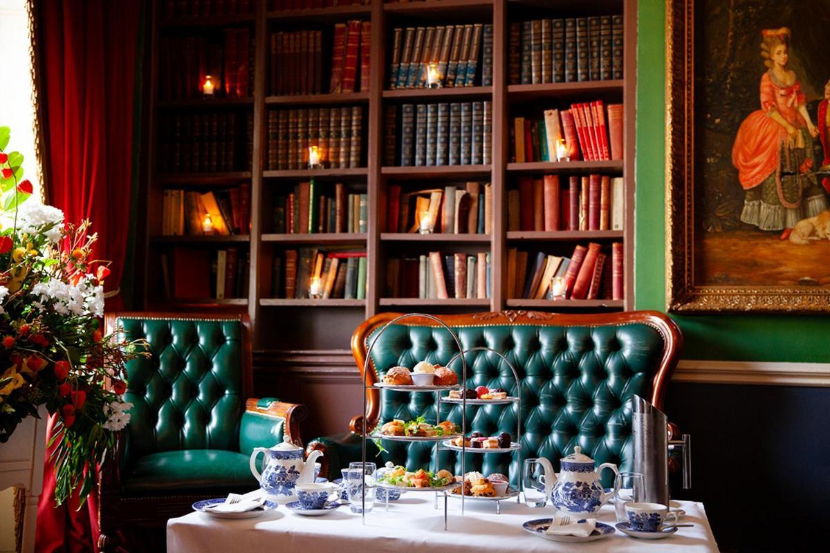 Greville Arms Hotel Мълингар Екстериор снимка