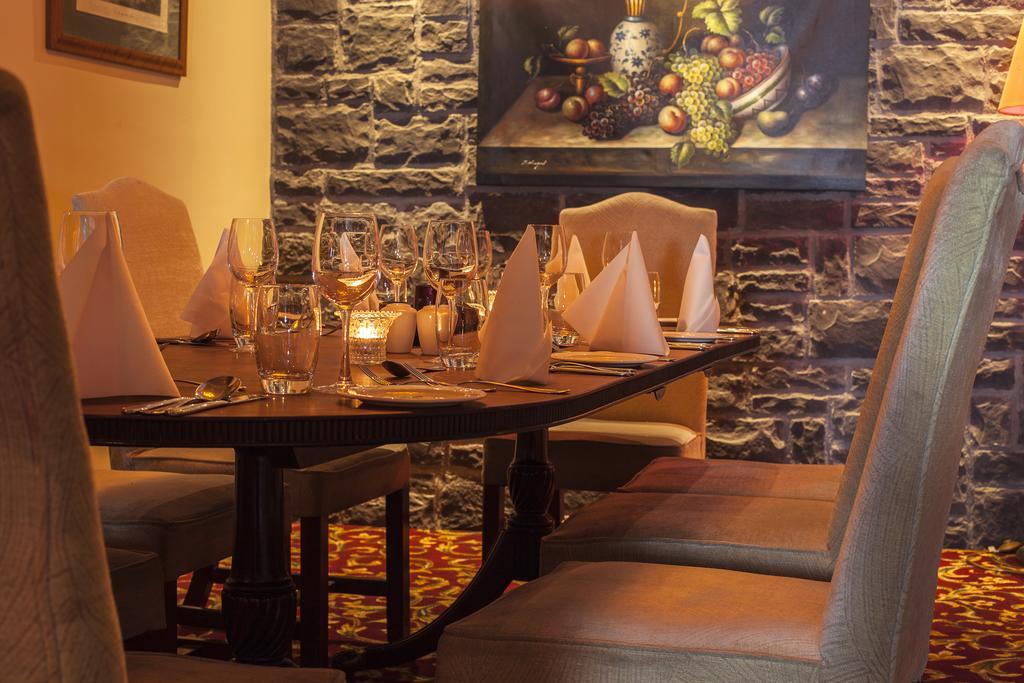 Greville Arms Hotel Мълингар Екстериор снимка
